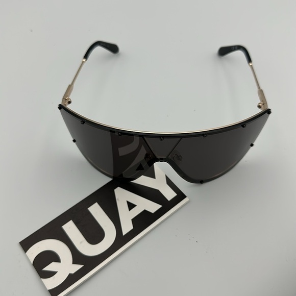 QUAY ON SET Black Like New - Picture 5 of 10